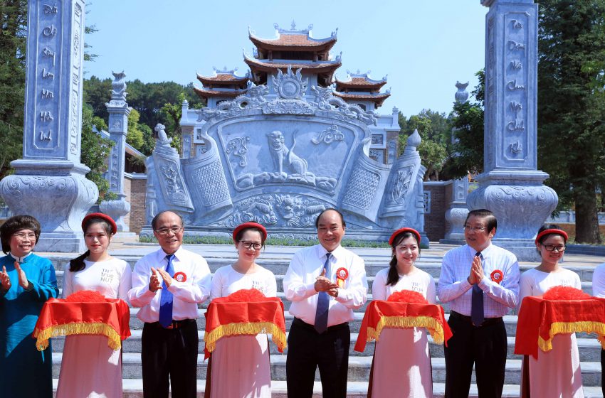 Thủ tướng dự khánh thành Đền thờ Gia tiên Chủ tịch Hồ Chí Minh