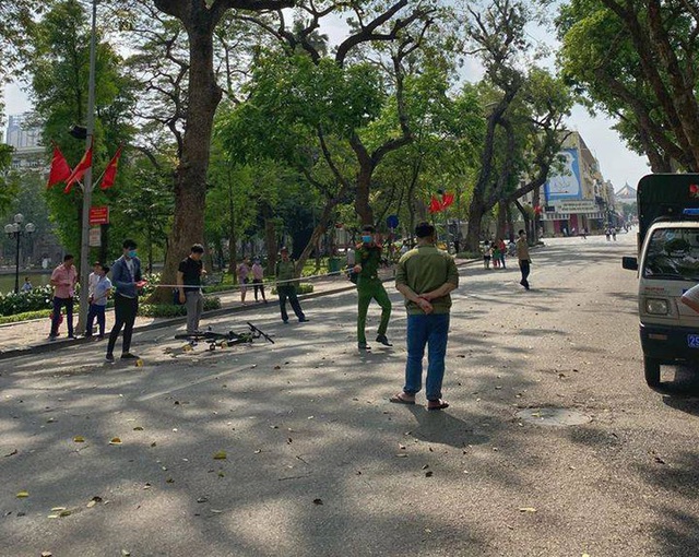 Vụ nam sinh tông trúng cụ bà trên phố đi bộ: Nạn nhân đã tử vong