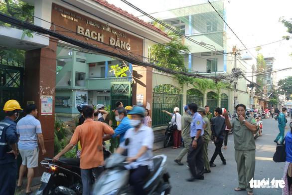 Một học sinh trong vụ bật gốc cây ở TP.HCM đã tử vong