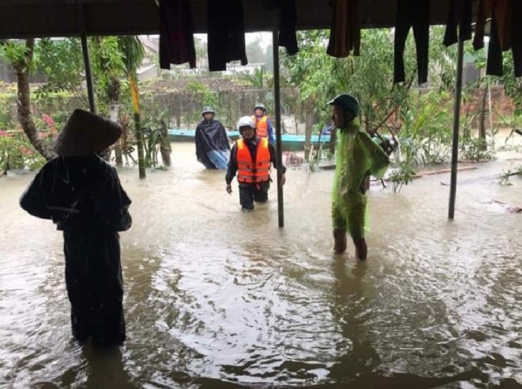  Mưa lớn bao trùm, Hà Tĩnh, Quảng Bình, Quảng Trị chìm trong lũ lụt