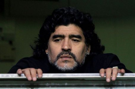 Sốc: Huyền thoại Maradona qua đời vì bệnh tim