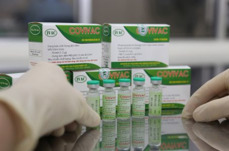 Bộ trưởng Y tế: ‘Việt Nam không thiếu vaccine Covid-19’