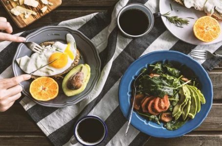 Ung thư rất “ưa thích” 2 kiểu bữa sáng này, bạn càng ăn nhiều, tế bào ung thư càng hoạt động mạnh