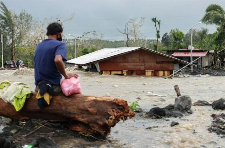 Siêu bão vào Philippines, gió giật 315 km/giờ