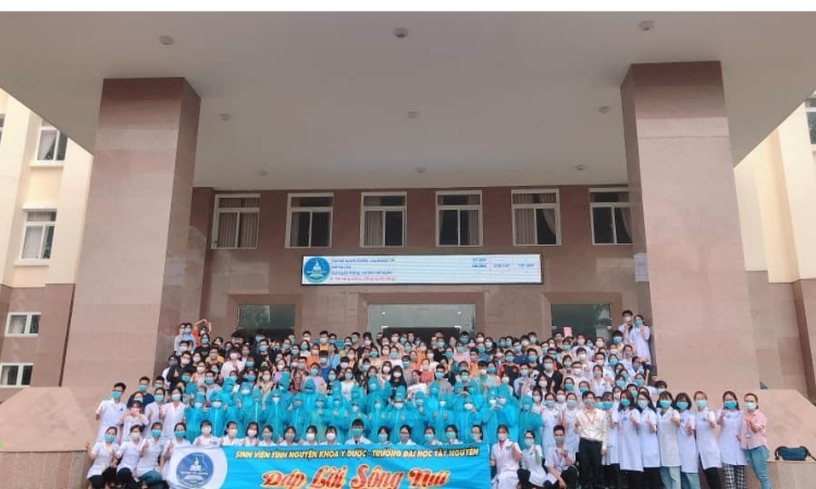  Sinh viên y trường đại học Tây Nguyên tham gia chống dịch