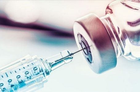 Sau khi tiêm vaccine COVID-19, thấy 1 trong 8 dấu hiệu này cần liên hệ y tế ngay