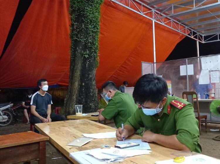  Đắk Lắk: Liên tục phát hiện xe cứu thương chở công dân về quê trái phép