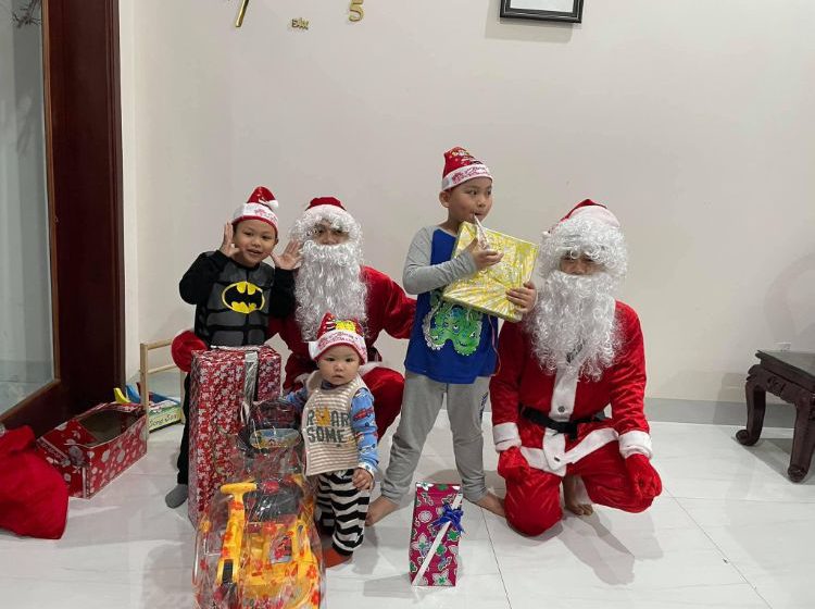  Đóng ông già Noel kiếm được bao nhiêu tại Việt Nam?
