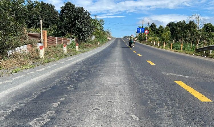  Đắk Lắk: Tuyến đường 575 tỷ đồng vừa bàn giao đã phải vá nham nhở
