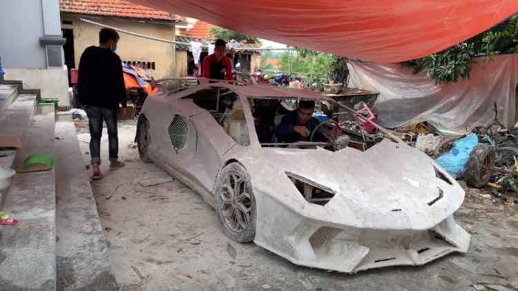 Thanh niên Việt “cắt bìa giấy” chế siêu xe Lamborghini Huracan