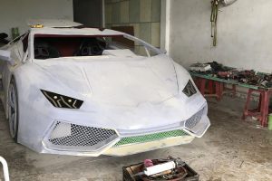 Thanh niên Việt “cắt bìa giấy” chế siêu xe Lamborghini Huracan như xịn