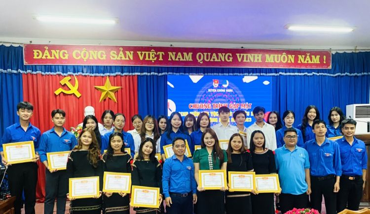  Huyện Krông Năng tuyên dương 32 sinh viên dân tộc thiểu số tiêu biểu năm 2023