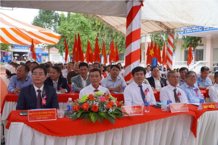  Bí thư Tỉnh ủy Nguyễn Đình Trung dự Lễ khai giảng tại Trường THPT Krông Bông